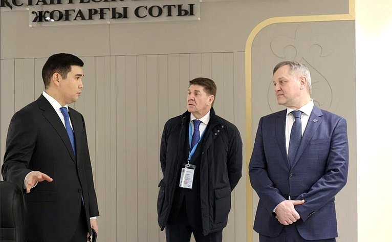 Делегация сенаторов приняла участие в наблюдении за проведением референдума по принятию новой Конституции Казахстана