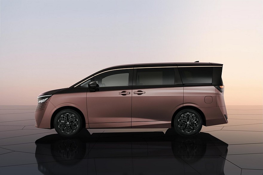 Стандартный новый Nissan Elgrand, предсерийный образец