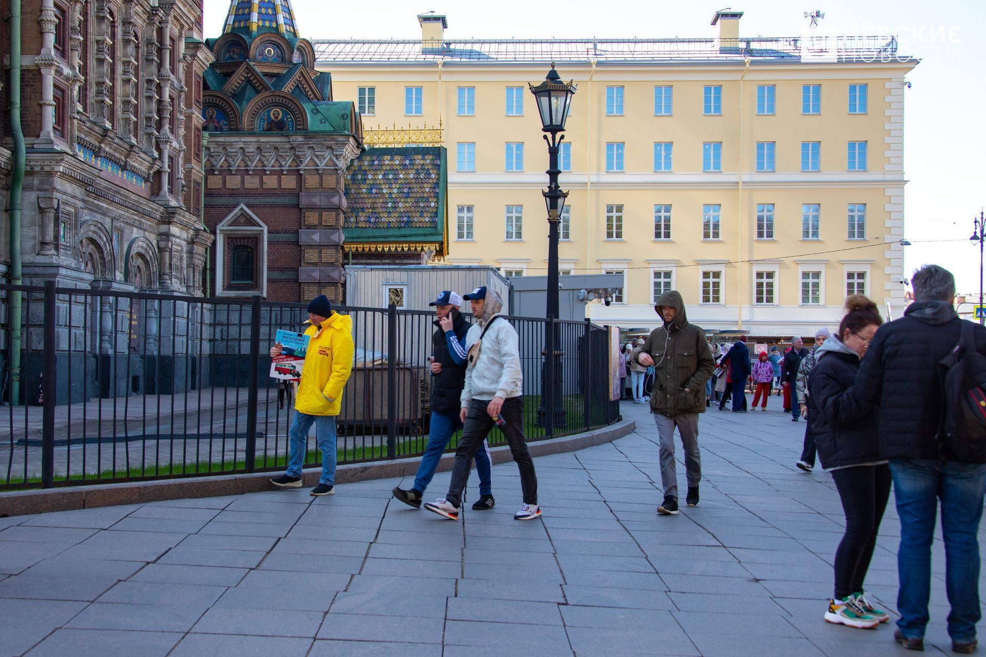 Уличные музыканты СПБ. Уличные музыканты в Питере. Май в городе.