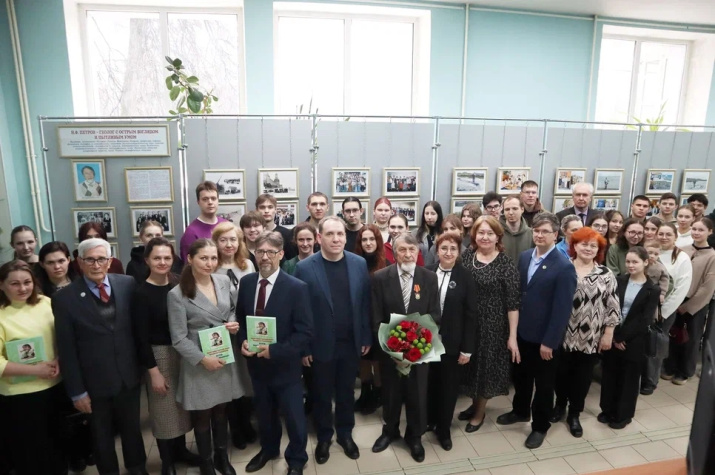 Участники выставки. Фото: пресс-служба Чувашского государственного университета