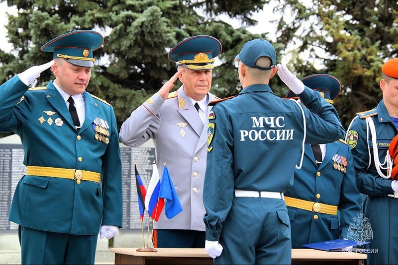 Службе — присягаем, долг — исполняем: курсанты-спасатели первого курса Донецкого института ГПС МЧС России дали клятву на верность Отечеству