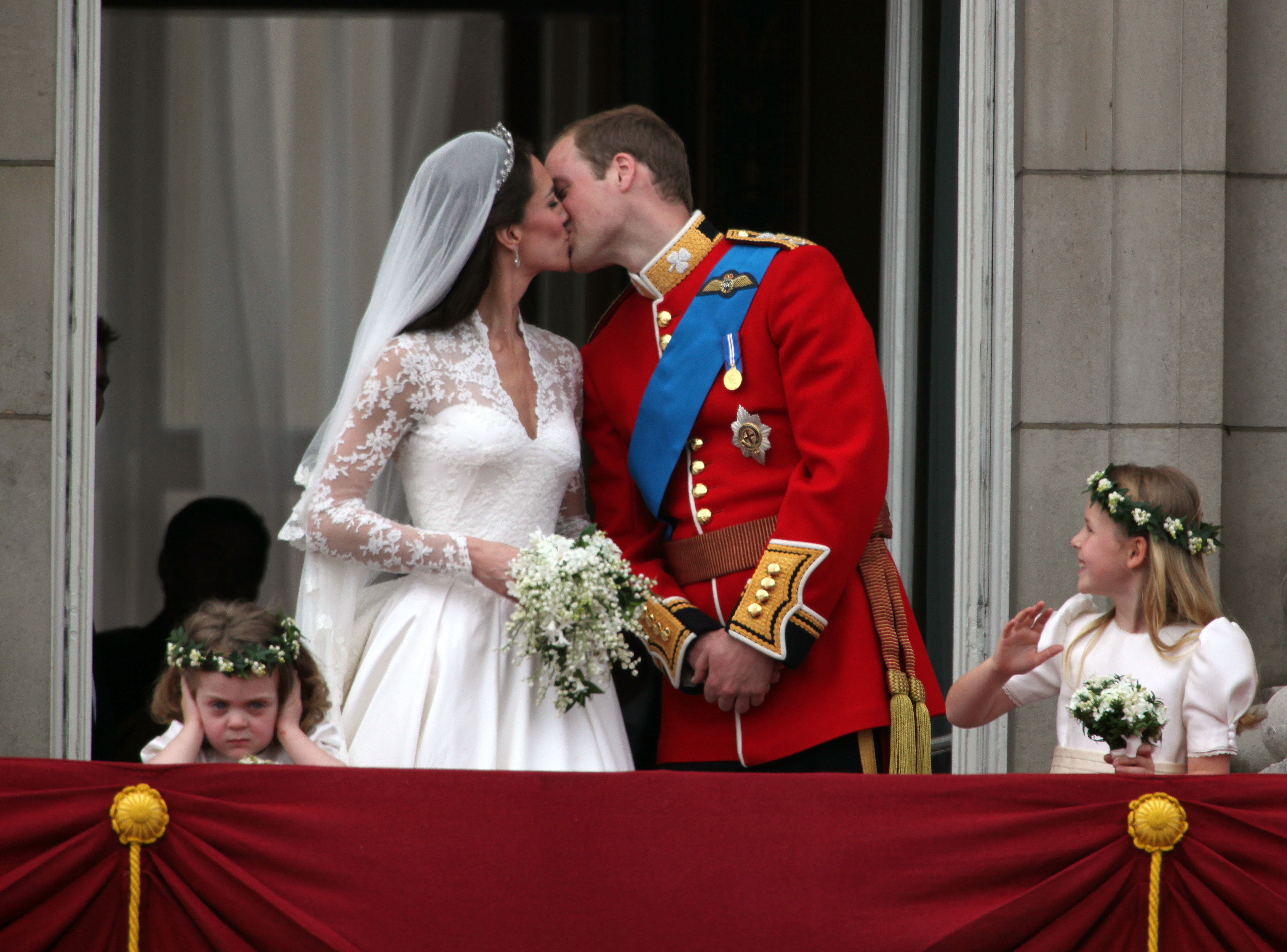Девушка вышла замуж за принца. Свадьба Кейт Миддлтон и принца Уильяма. Кейт Миддлтон свадьба. Свадьба принца Уильяма и Кэтрин Миддлтон. Свадьба Уильяма и Кейт Миддлтон.