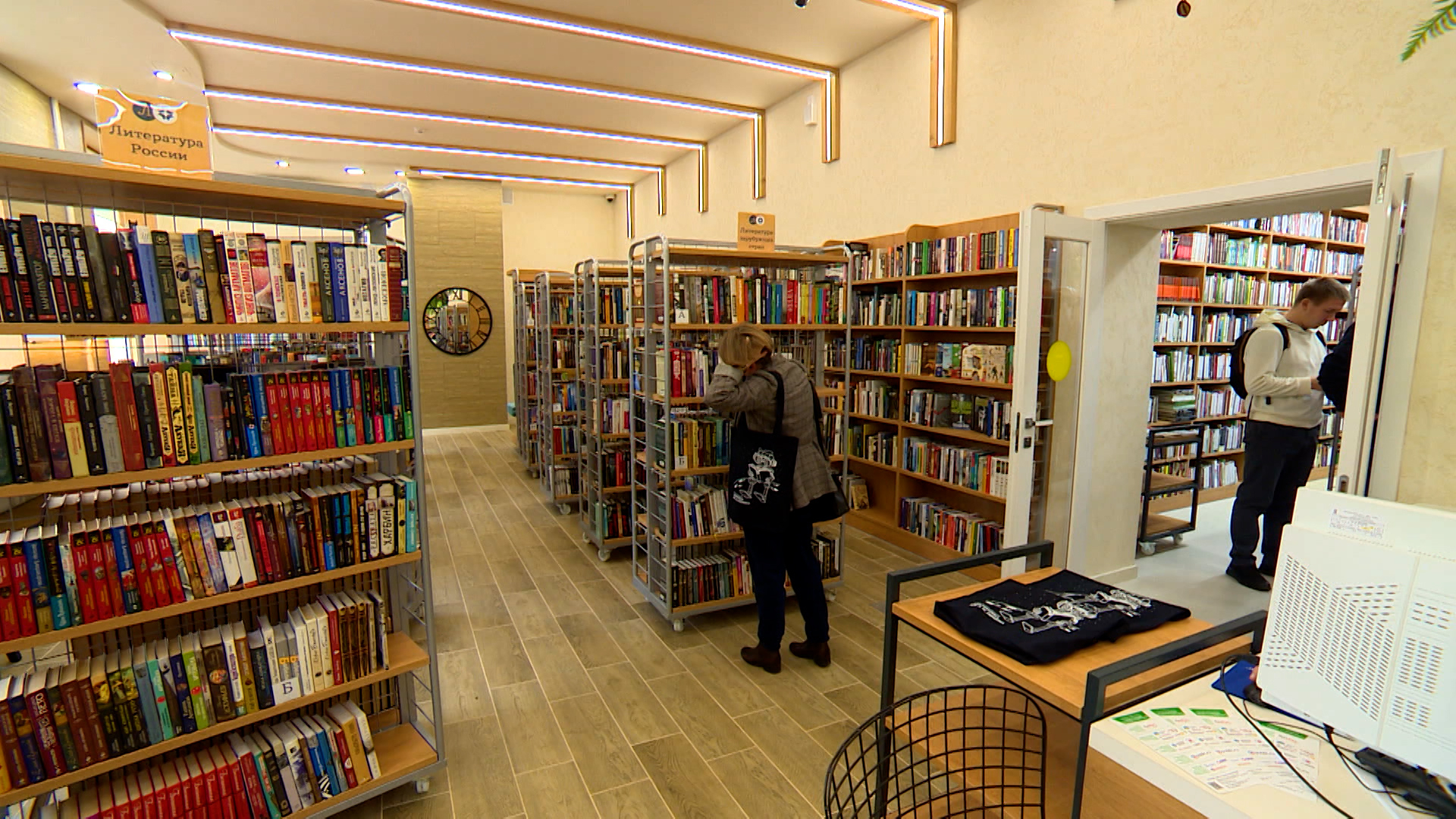 Библиотека им герцена. Библиотека им герцена. Герценка библиотеки киров. Кировская областная библиотека имени а. Библиотека герцена киров читальный зал.