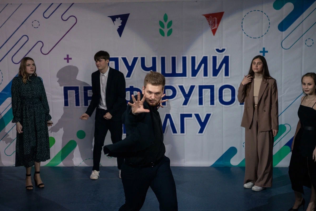 В современном мире мы уязвимее всего: почти всё хранится в базах данных и во всемирной паутине. Злоумышленники могут присвоить нашу самую важную информацию и использовать её против нас.-6