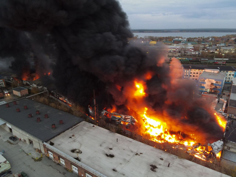 Пожар в екатеринбурге сейчас фото