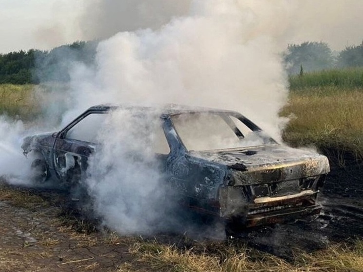 В оренбурге сгорел автомобиль. Происшествие сгорела машина. Происшествие сгорела машина. Порос японии с авто горит. Горящий автомобиль.