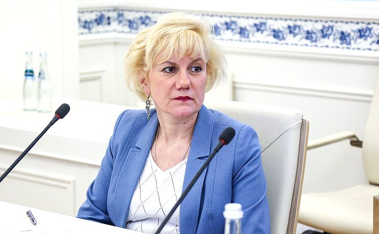 Встреча председателя Комитета СФ по науке, образованию и культуре Лилии Гумеровой с председателем Комитета по труду, здравоохранению, делам женщин и социальным вопросам Жогорку Кенеша Киргизской Республики