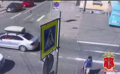 Женщина пострадала при столкновении автобуса со стеной в Петербурге