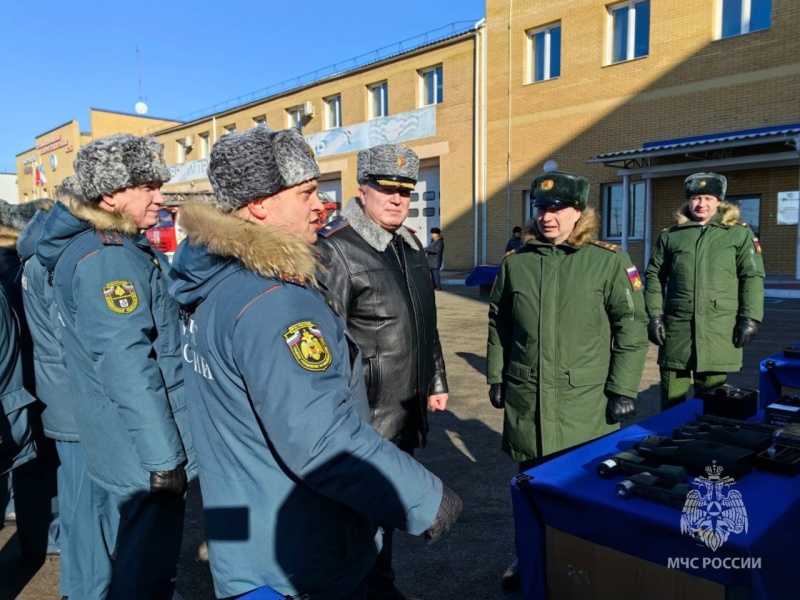 Два УАЗа и спецоборудование передали огнеборцы Забайкалья воинам-землякам на СВО