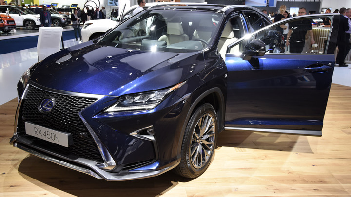 Autonews провели опрос: среди кроссоверов автолюбители выбрали Lexus RX с пробегом