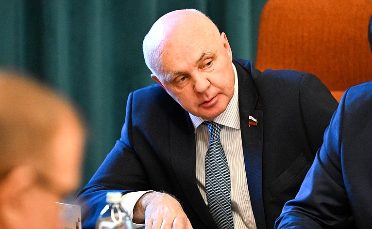 Андрей Шохин