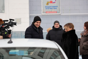 В Хабаровском крае автошколе ДОСААФ России передали автомобиль с ручным управлением для ветеранов СВО