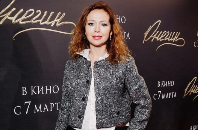 Актриса Елена Захарова пропустила открытие кинофестиваля, улетев из РФ