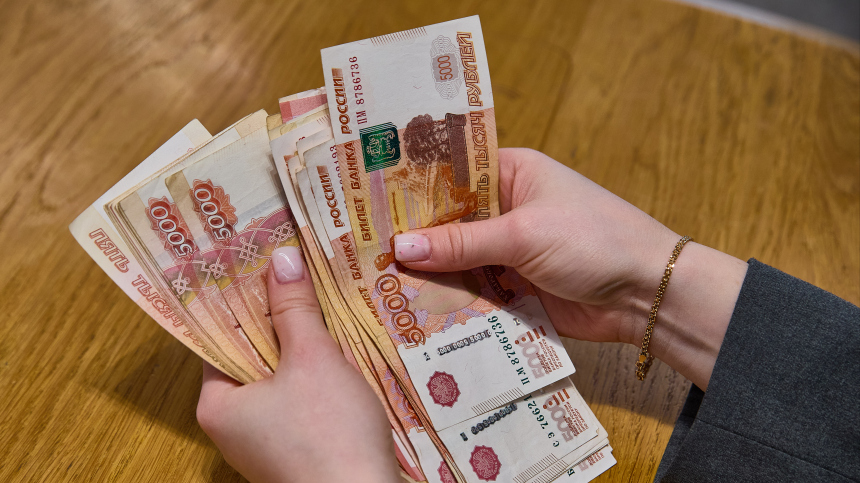 Кому повысят зарплату в России в 2026 году