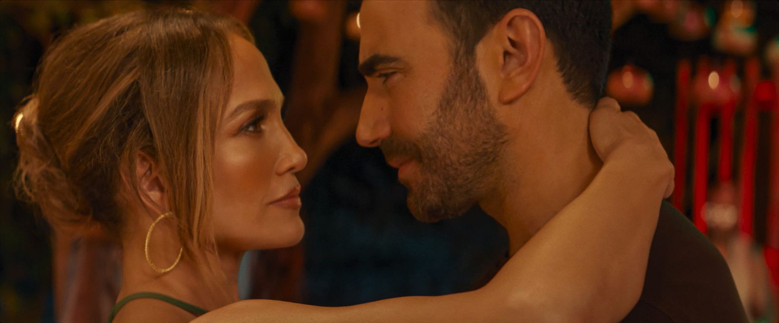Netflix показал трейлер нового ромкома с Дженнифер Лопес (фото 1)