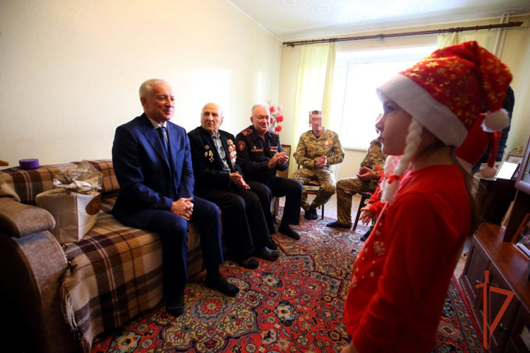 Начальник Управления Росгвардии по Томской области поздравил с Новым годом 98-летнего ветерана Великой Отечественной войны (видео)