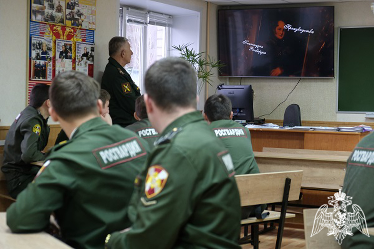 В Курске росгвардейцы провели ряд тематических мероприятий, посвященных 225-летию со дня рождения Евграфа Федотовича Комаровского