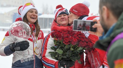 Елена Вяльбе (в центре), Наталья Непряева и Александр Терентьев