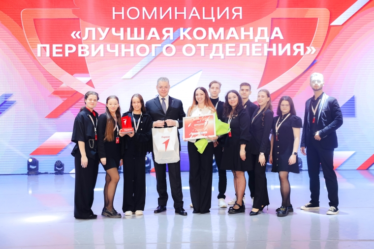 ГУБЕРНАТОР СТАВРОПОЛЬЯ ВРУЧИЛ ПРЕМИИ ПЕРВЫХ ЮНЫМ ЖИТЕЛЯМ РЕГИОНА