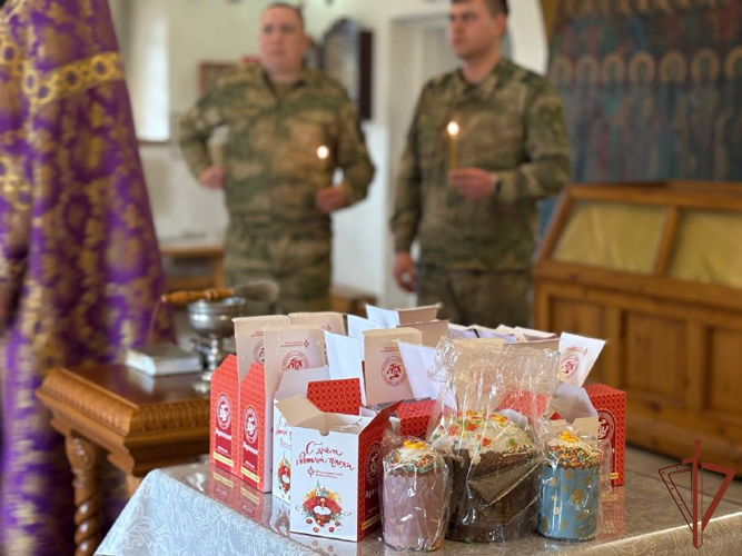 В преддверии праздника Светлой Пасхи росгвардейцы навестили матерей погибших сослуживцев (видео)