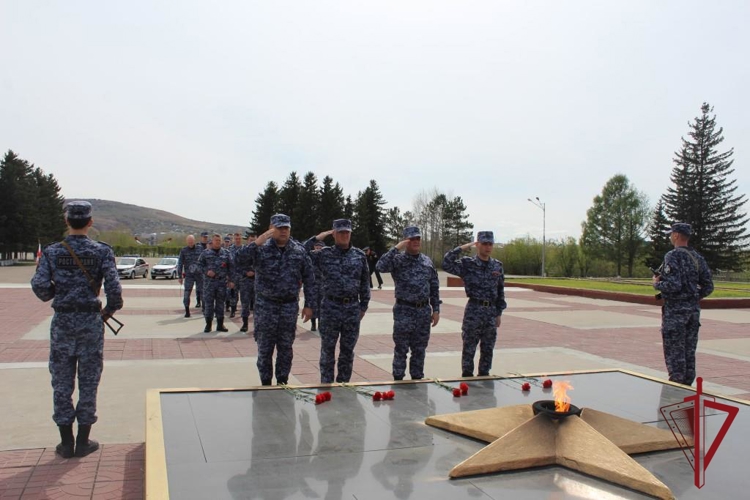 В Чите сотрудники Росгвардии приняли присягу на мемориале боевой и трудовой славы забайкальцев 