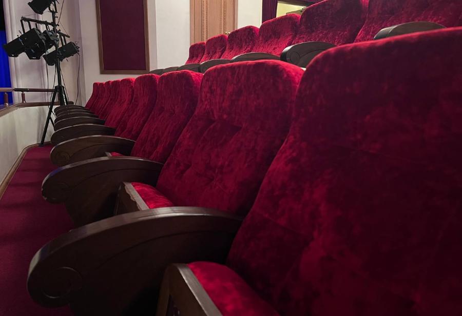 Оцифровка классики. Первые радости: рецензия на «Утиную охоту» в постановке БДТ | ФОТО Полины АКИМОВОЙ