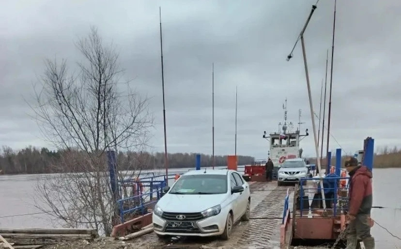 В Малмыжском районе развели мост у села Гоньба