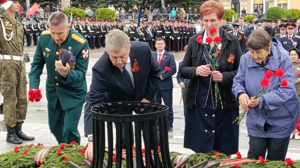 На площади Партизан в Брянске прошел митинг в честь Дня Победы