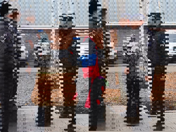 В ОРЕНБУРЖЬЕ ПРЕДСТАВИТЕЛИ РОСГВАРДИИ ВОЗЛОЖИЛИ ЦВЕТЫ К ПАМЯТНИКУ ПОГИБШИХ КОЛЛЕГ, СРЕДИ КОТОРЫХ – БОРЦЫ С ОРГАНИЗОВАННОЙ ПРЕСТУПНОСТЬЮ