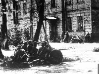 Немецкие войска ведут уличный бой перед Брестской крепостью. г. Брест, Белорусск