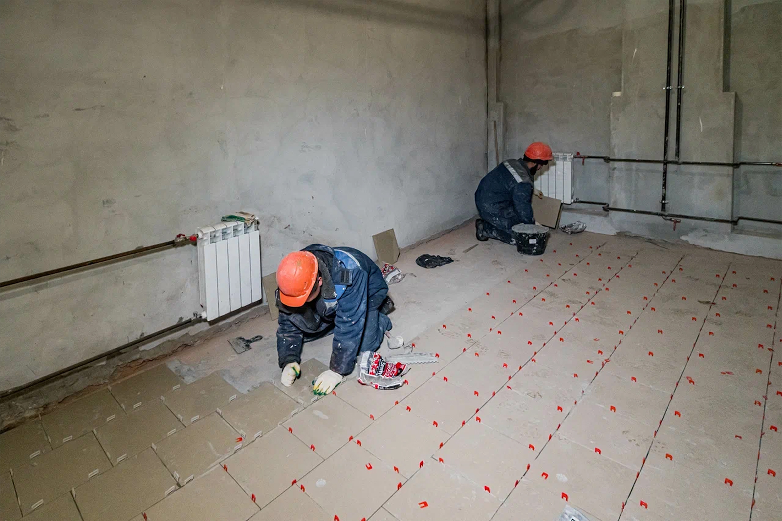 Реставрация зданий. Капитальный ремонт. Ремонт и виды ремонта. Жива ремонт. Оштукатуривание стен в подъезде.