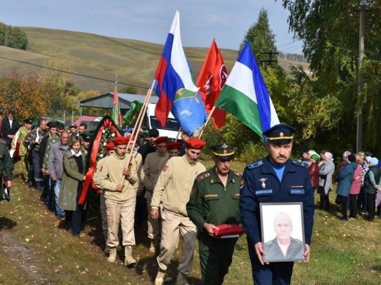 В Башкирии простились с погибшим на передовой участников СВО