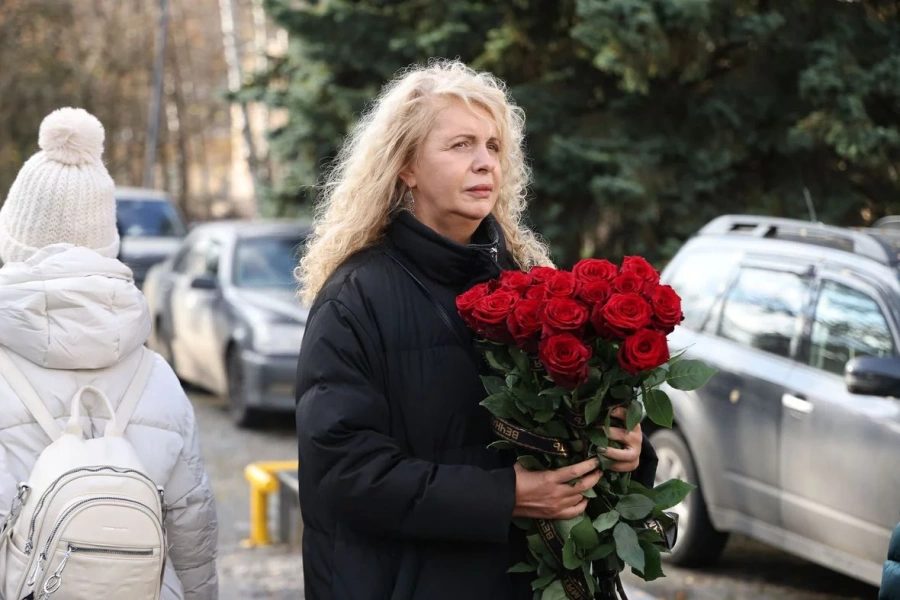 Сергей Бурунов, Гарик Харламов и Ирина Темичева простились с Романом Поповым