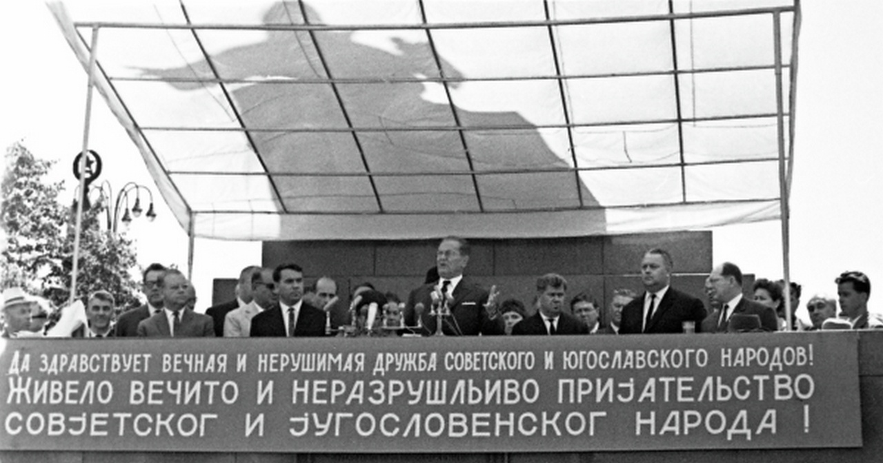 Президент Социалистической Федеративной Республики Югославии Иосип Броз Тито хотел дружить со всеми.