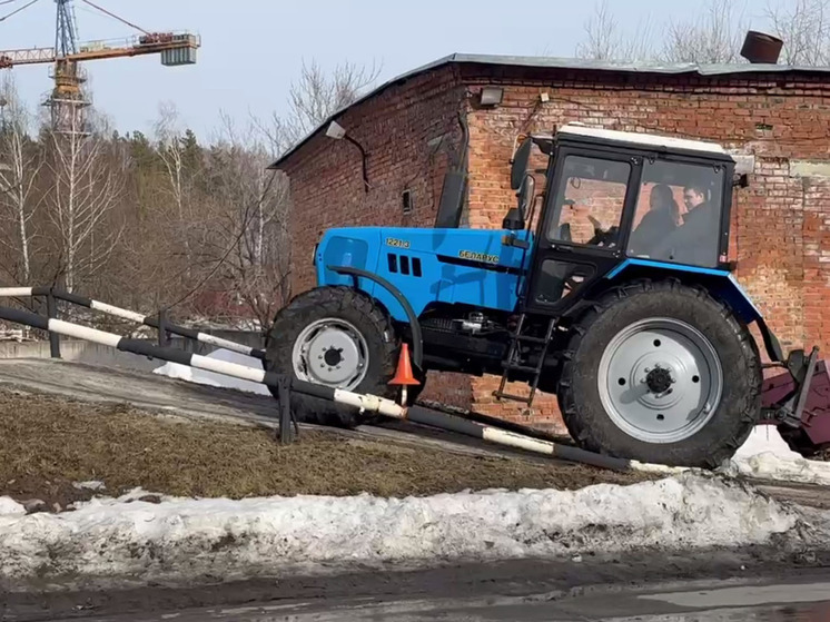 Томские школьницы выбирают первой профессией быть трактористами