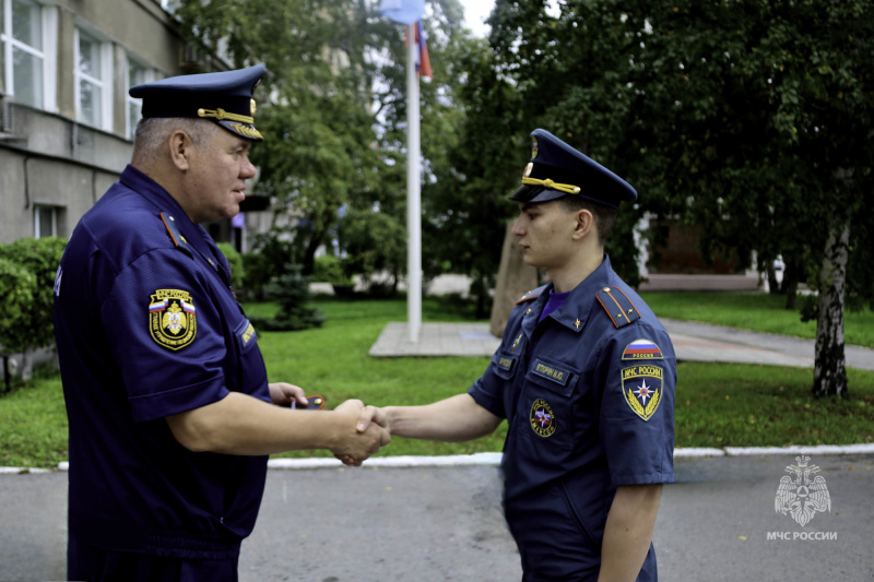 Праздник государственного символа: сотрудники МЧС России отмечают День Государственного флага Российской Федерации