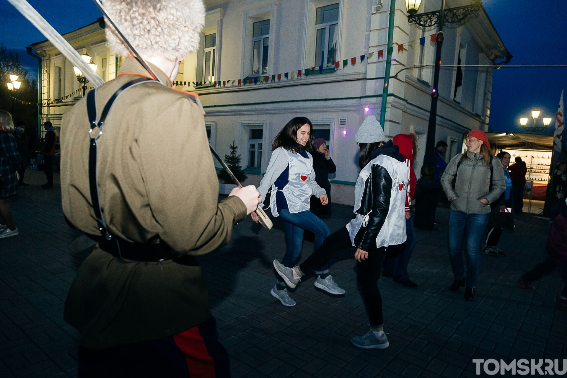 Ночь в музее чита. Ночь в музее акция. 21 Мая праздник ночь музее в россикрыму. Томичи устроили необычную фотосессию.