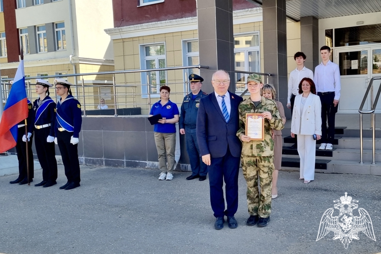 Учащиеся подшефного Росгвардии класса успешно завершили учебный год в Костроме 