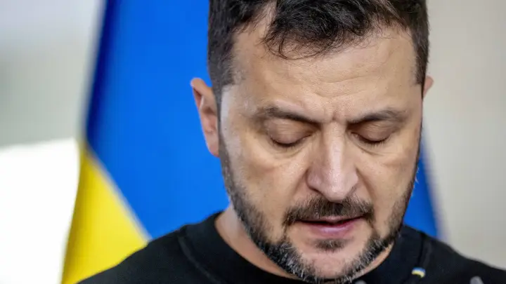 Зеленский устроил истерику перед бегством. Нашлись те, кому понравилось