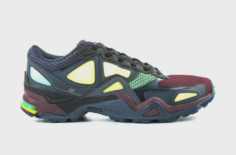 02 Кроссовки adidas x Raf Simons Terrex