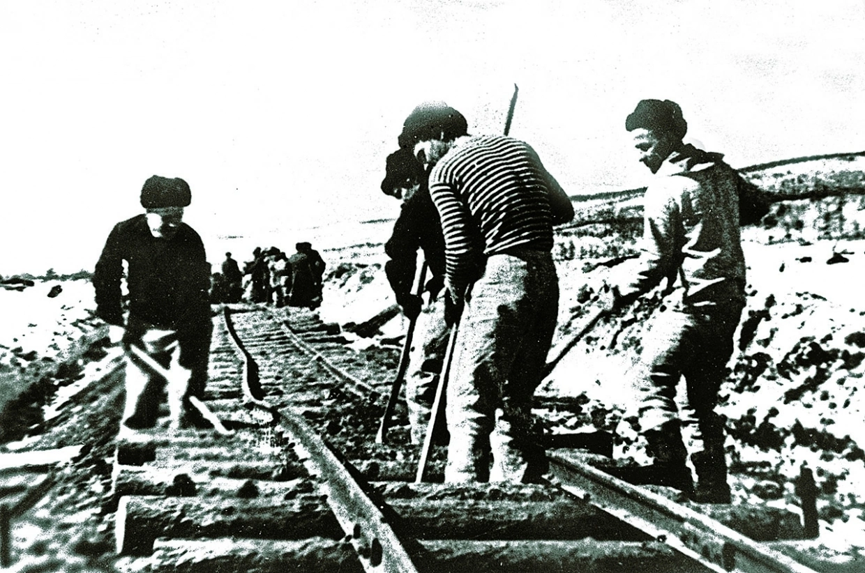 Строительство узкоколейной железной дороги Магадан — Уптар