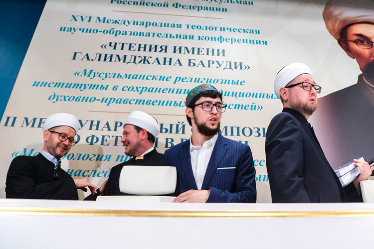  Шамиль хазрат Аляутдинов (слева), Ильдар Аляутдинов (справа) 
