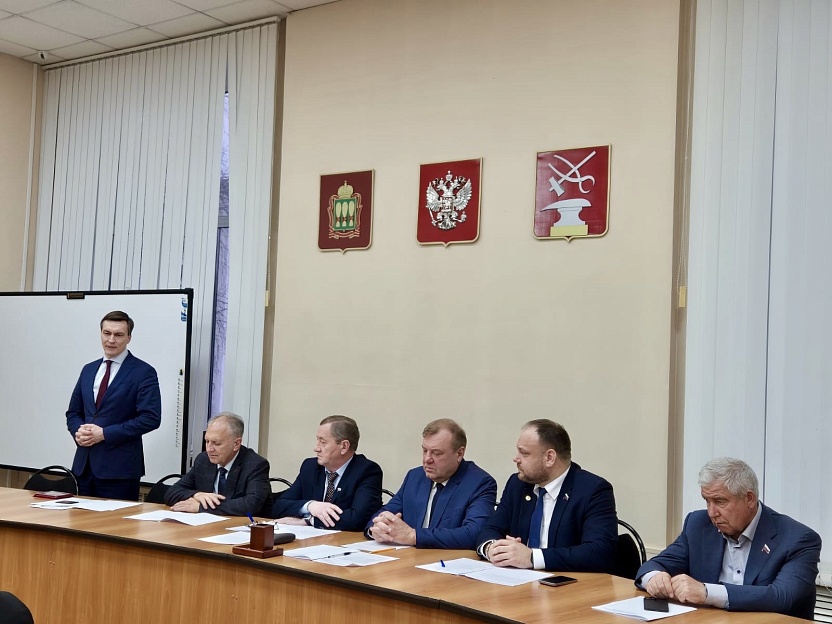 Парламентарии приняли участие во внеочередном заседании Собрания представителей города Кузнецка