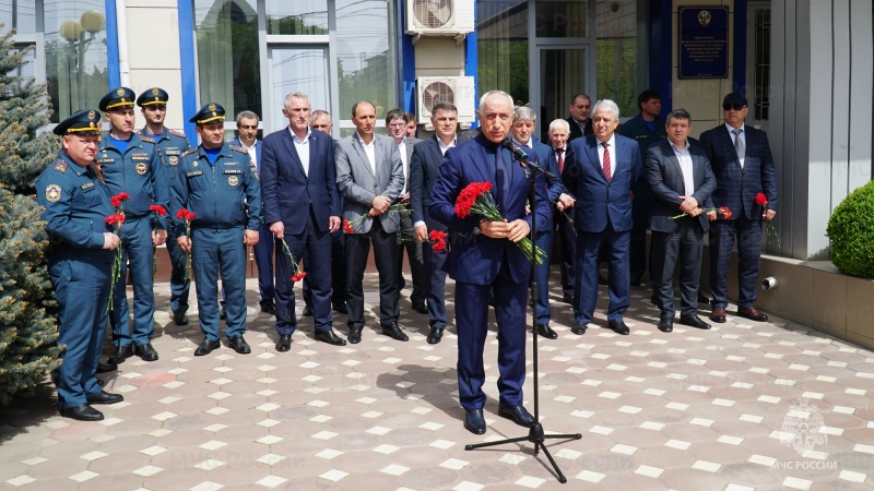 Руководство и личный состав Главного управления почтили память погибших сотрудников МЧС