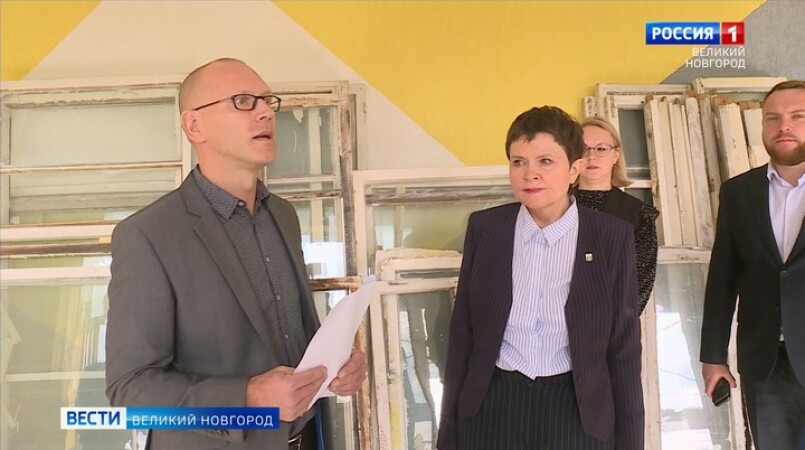 Представители мэрии Великого Новгорода оценили, как продвигается капитальный ремонт средней школы №15 имени Сергея Павловича Шпунякова в Кречевицах
