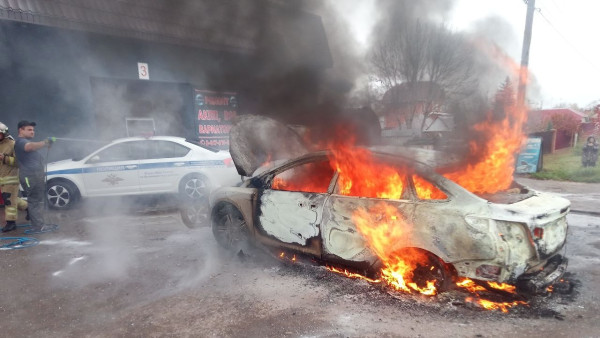 В Самарской области практически полностью выгорел автомобиль