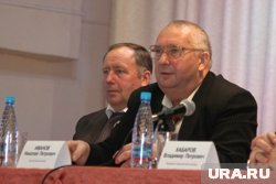 Экс-глава курганского округа Иванов (справа) помогал сельскому хозяйству и следил за экологией