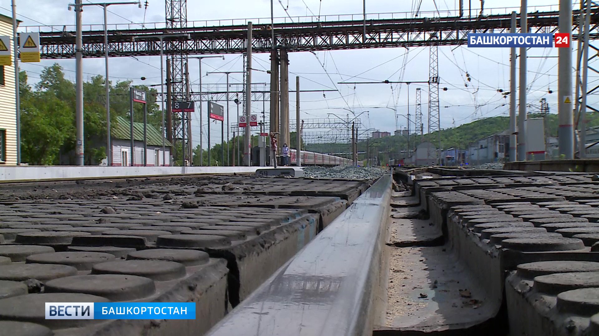 настил железнодорожного переезда. стоит ли переезжать в уфу. железнодорожная. стоит ли переезжать в уфу. ж д переезд уфа.