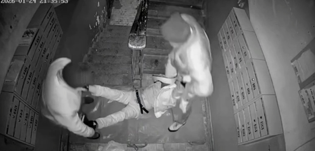 Минздрав и юрист по-разному видят смерть кировчанина в подъезде на Мира