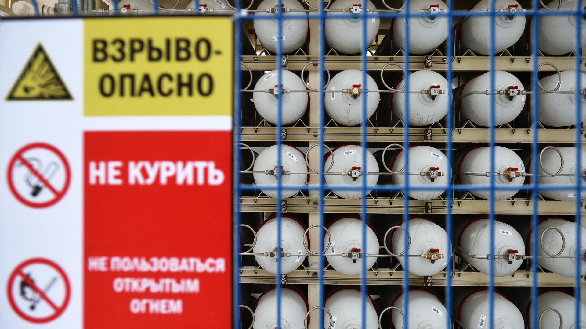 Баллоны на газозаправочной станции в Казани - Sputnik Абхазия, 1920, 16.05.2026